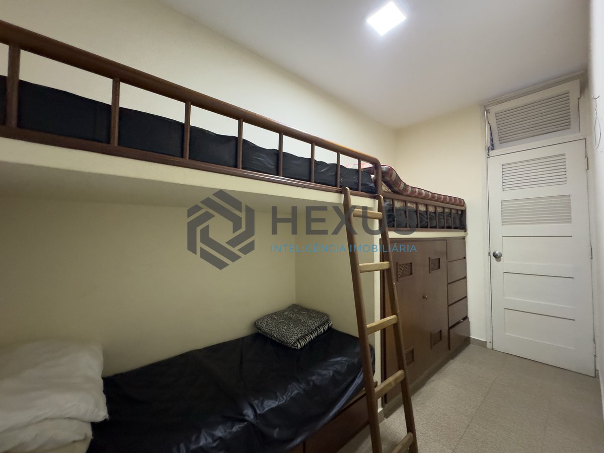Foto 18 de Apartamento com varanda vista mar na beira mar da Praia das Pitangueiras, Guarujá