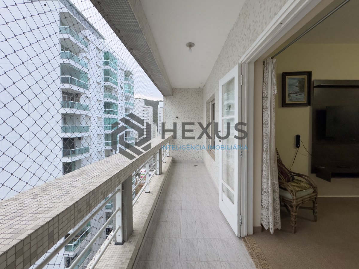 Foto 10 de Apartamento com varanda vista mar na beira mar da Praia das Pitangueiras, Guarujá