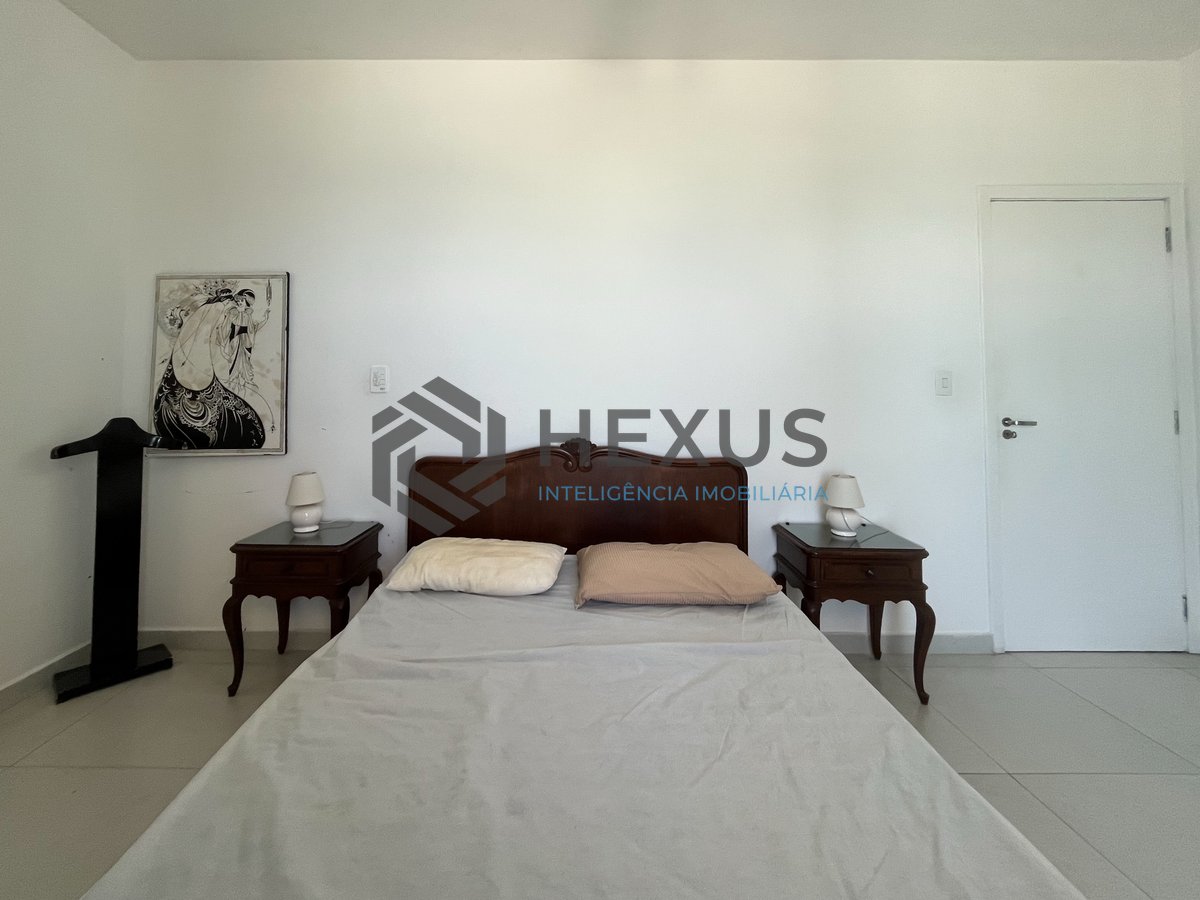 Foto 17 de Apartamento frente mar com varanda na Praia das Pitangueiras, Guaruja