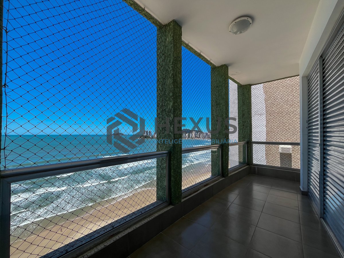 Foto 7 de Apartamento frente mar com varanda na Praia das Pitangueiras, Guaruja