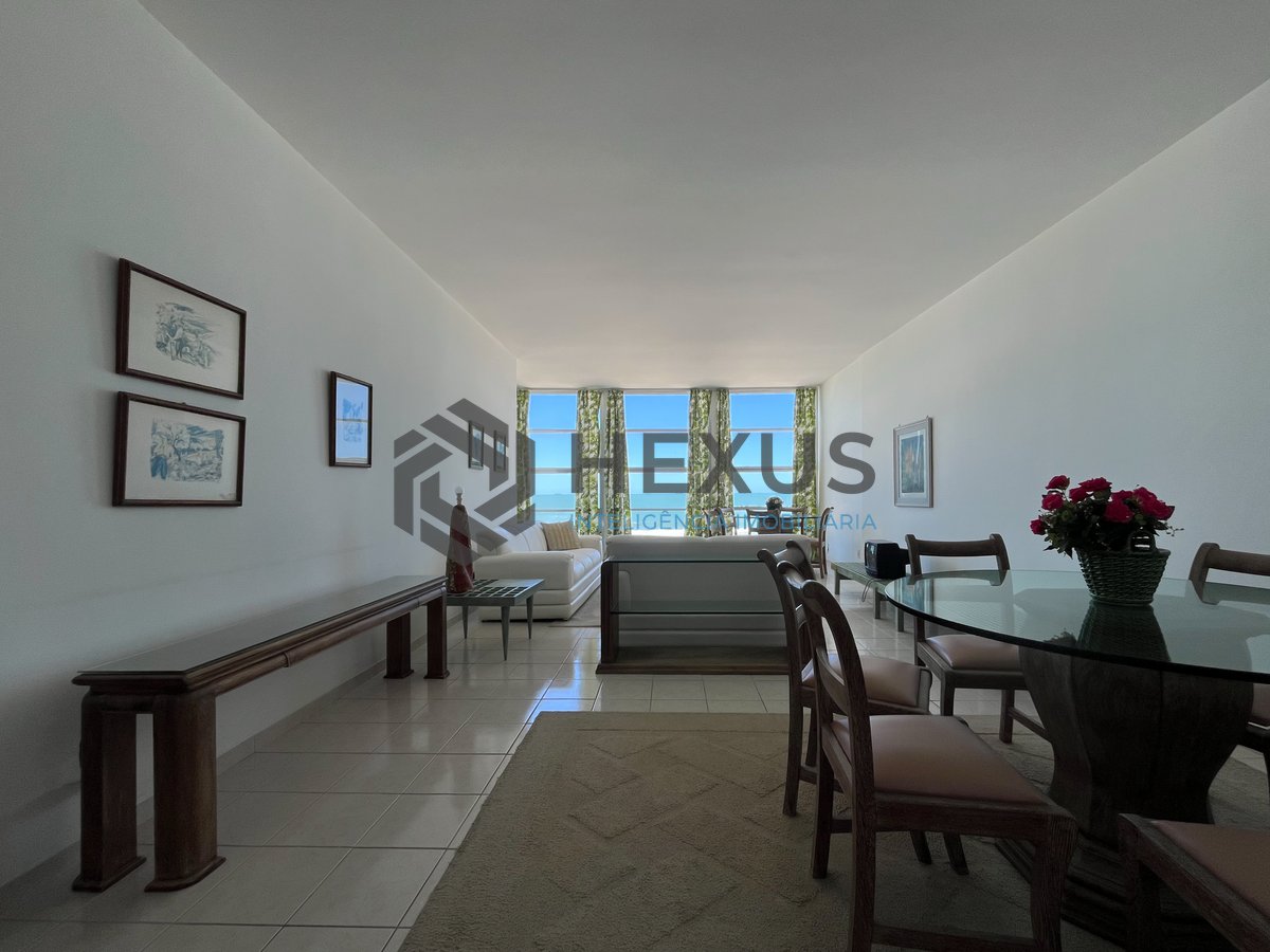 Foto 2 de Apartamento frente mar com varanda na Praia das Pitangueiras, Guaruja