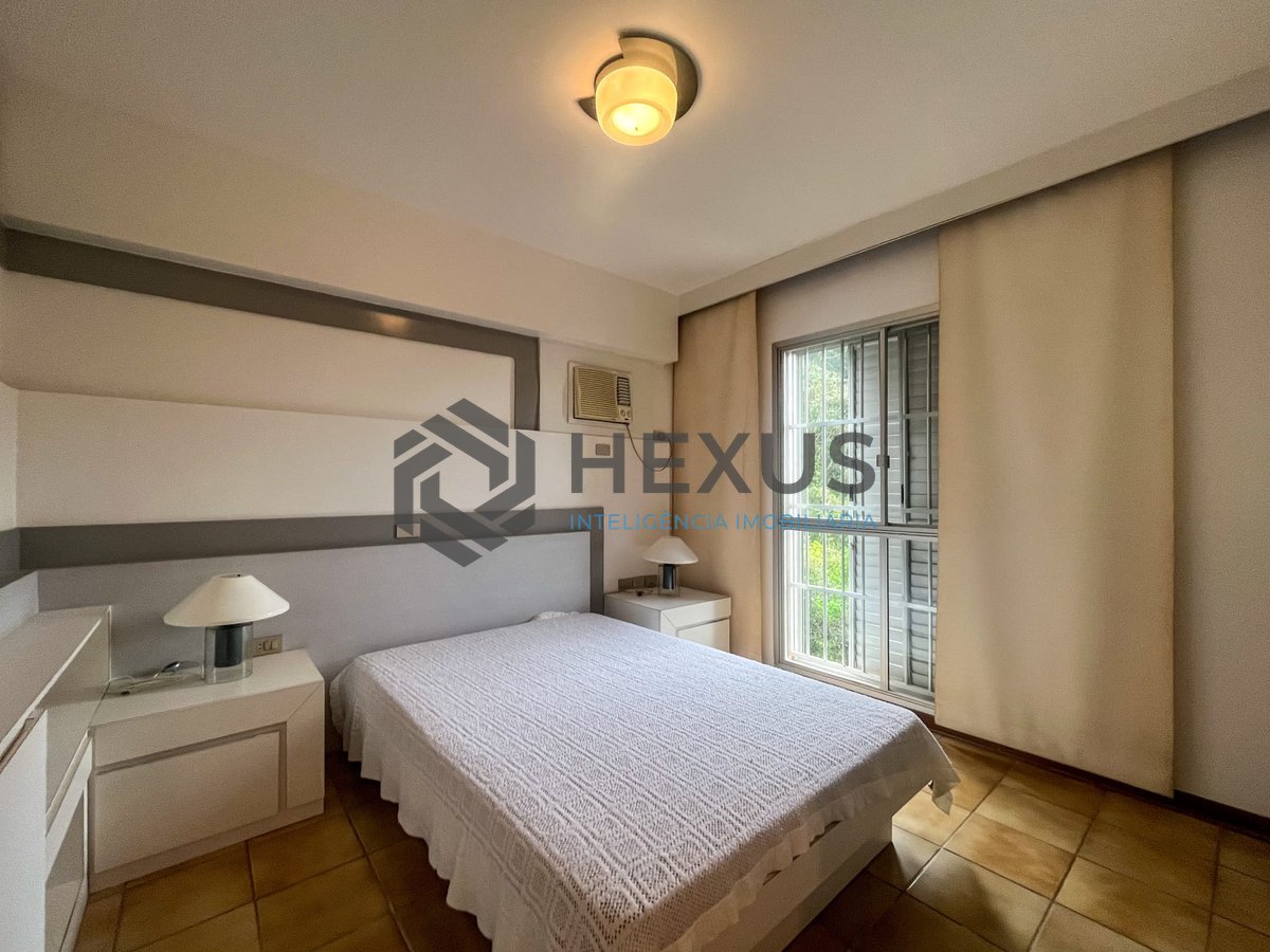 Foto 13 de Apartamento com varanda e lazer na quadra mar da Praia das Pitangueiras, Guaruja
