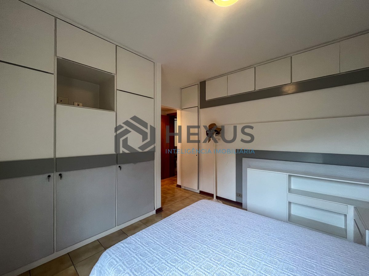 Foto 15 de Apartamento com varanda e lazer na quadra mar da Praia das Pitangueiras, Guaruja