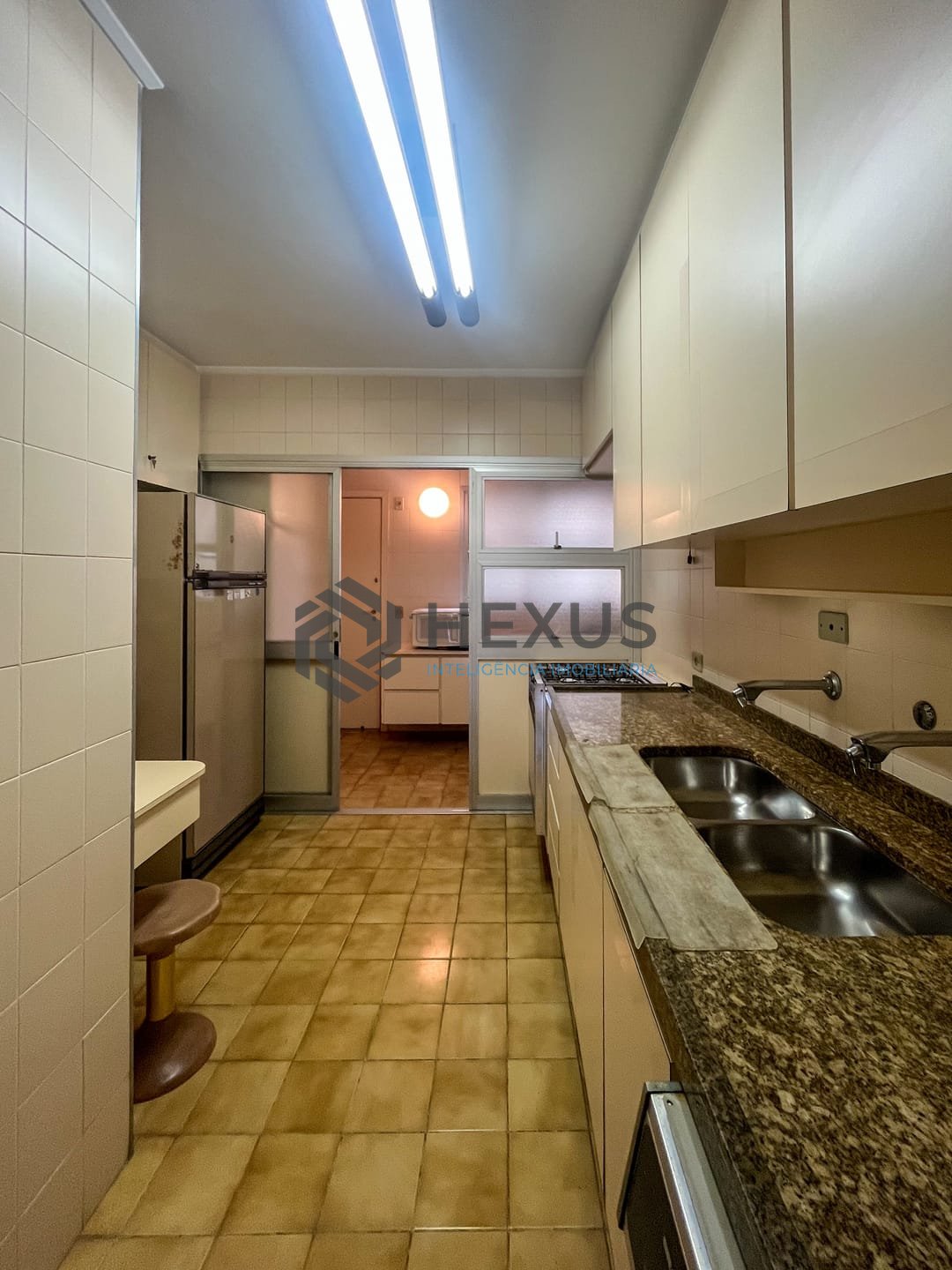 Foto 25 de Apartamento com varanda e lazer na quadra mar da Praia das Pitangueiras, Guaruja