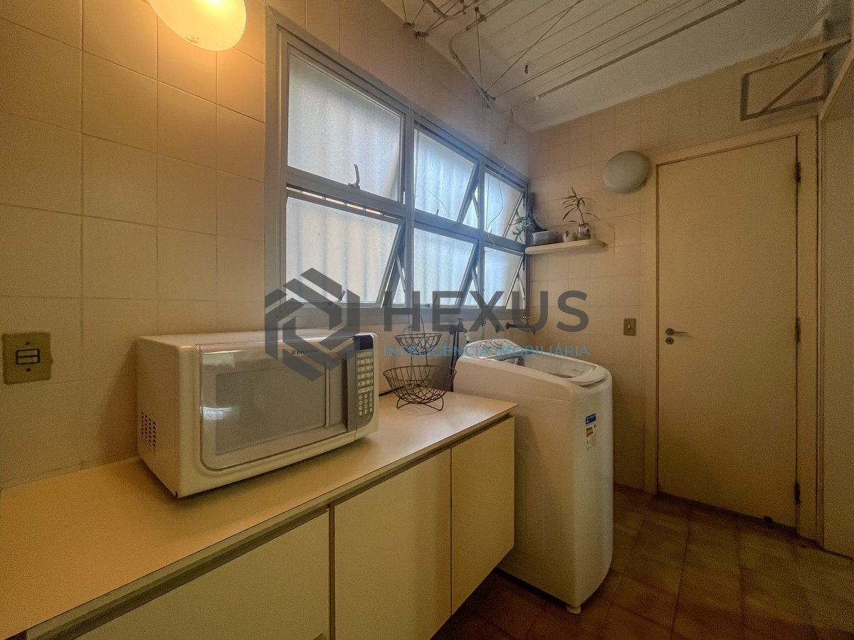 Foto 28 de Apartamento com varanda e lazer na quadra mar da Praia das Pitangueiras, Guaruja