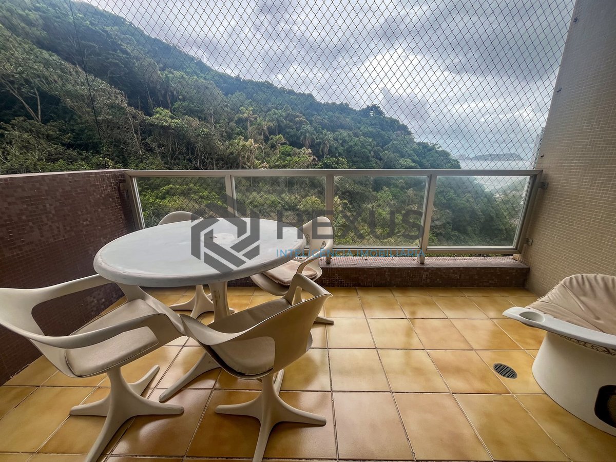 Foto 8 de Apartamento com varanda e lazer na quadra mar da Praia das Pitangueiras, Guaruja