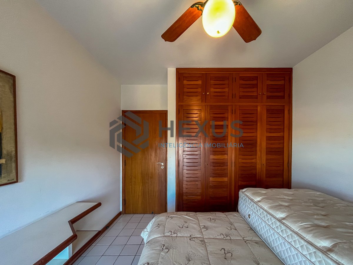 Foto 17 de Apartamento frente mar com varanda e lazer na Praia das Pitangueiras, Guaruja