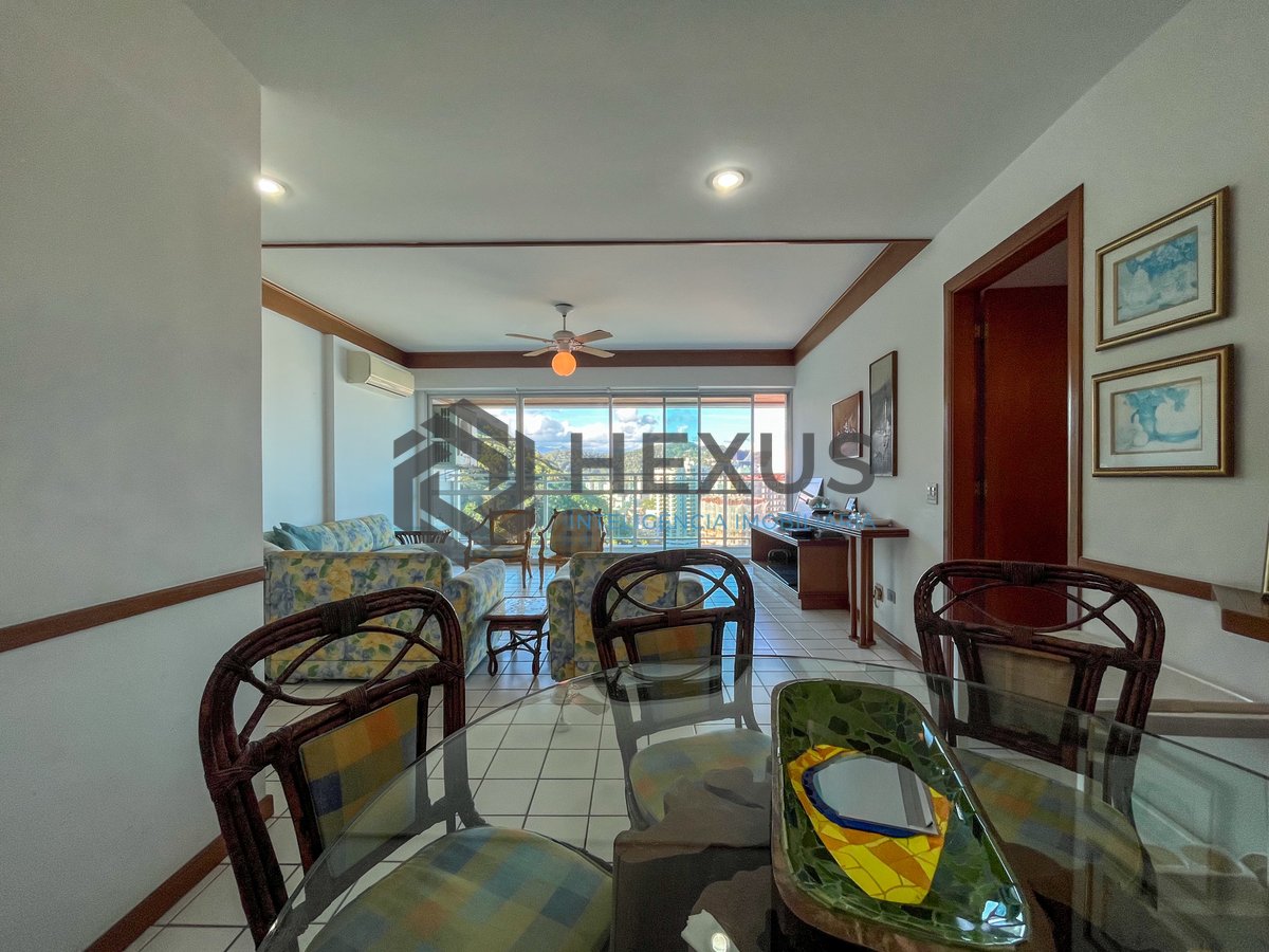 Foto 6 de Apartamento frente mar com varanda e lazer na Praia das Pitangueiras, Guaruja