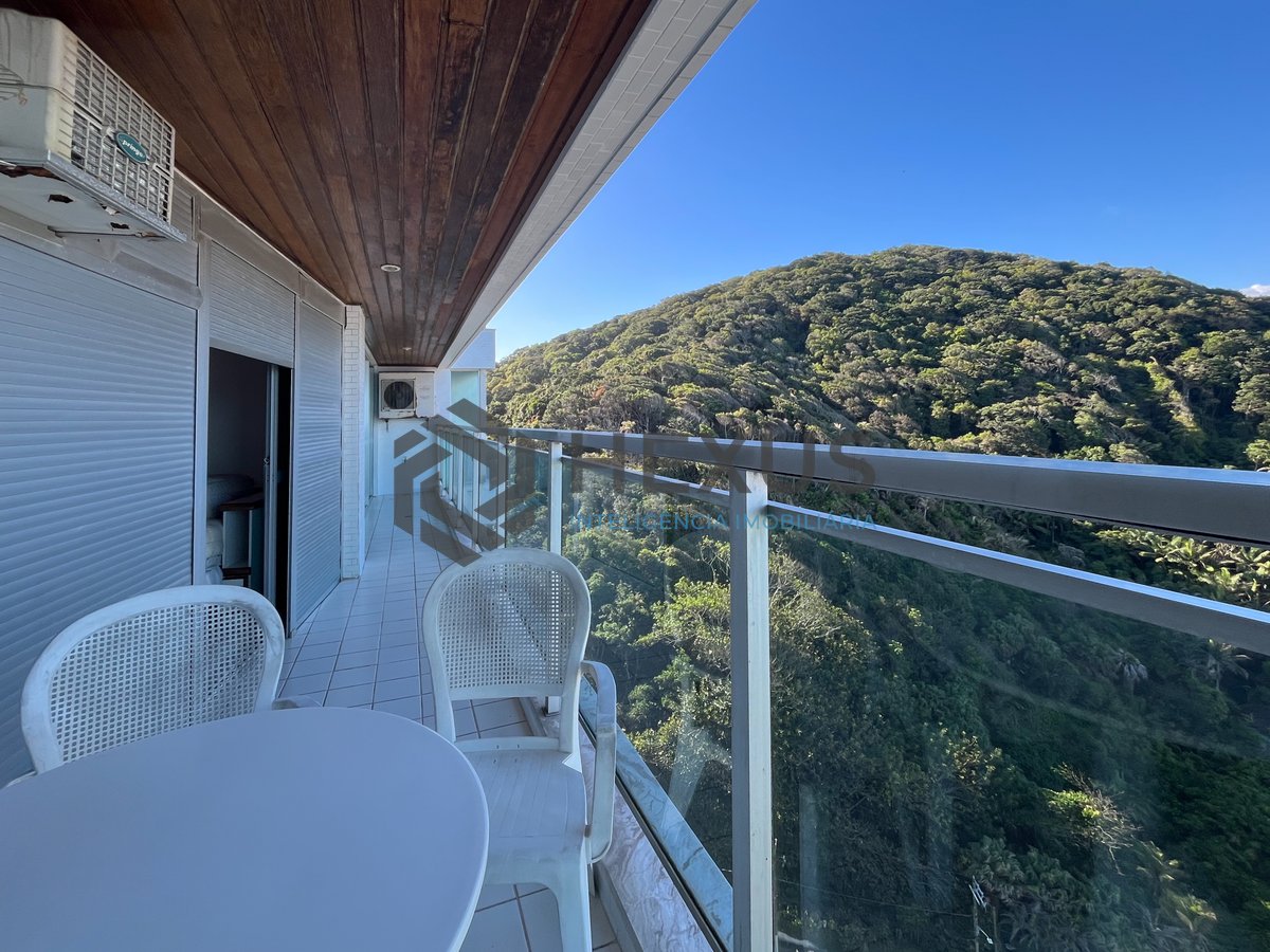Foto 8 de Apartamento frente mar com varanda e lazer na Praia das Pitangueiras, Guaruja