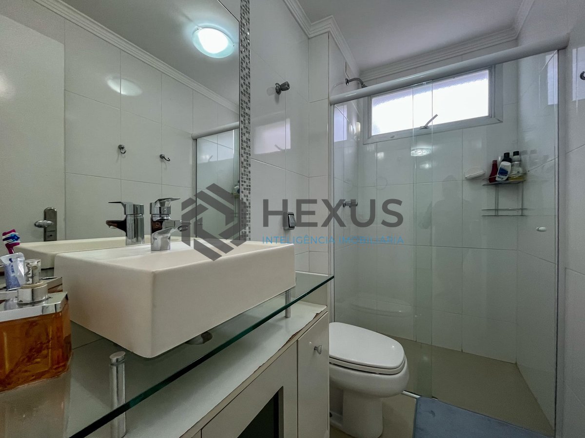 Foto 19 de Apartamento com varanda, vista mar e lazer na Praia das Pitangueiras, Guaruja