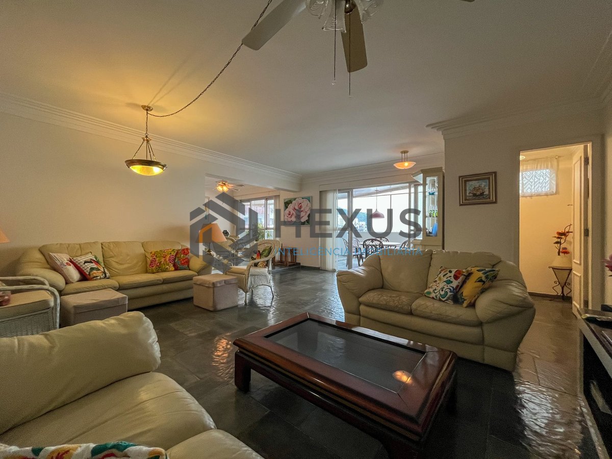 Foto 3 de Apartamento com varanda, vista mar e lazer na Praia das Pitangueiras, Guaruja