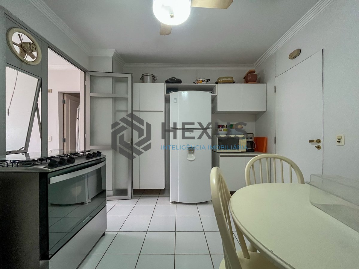 Foto 29 de Apartamento com varanda, vista mar e lazer na Praia das Pitangueiras, Guaruja