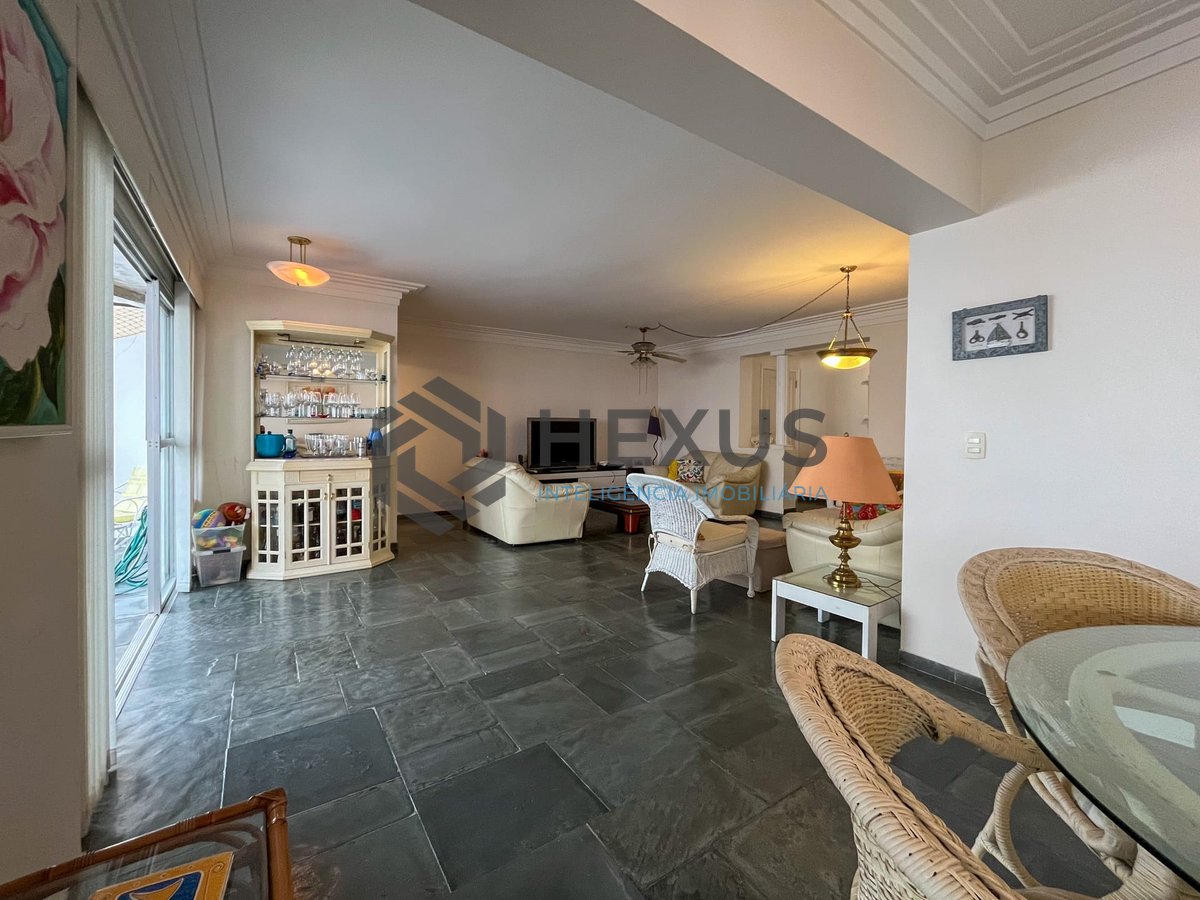 Foto 6 de Apartamento com varanda, vista mar e lazer na Praia das Pitangueiras, Guaruja