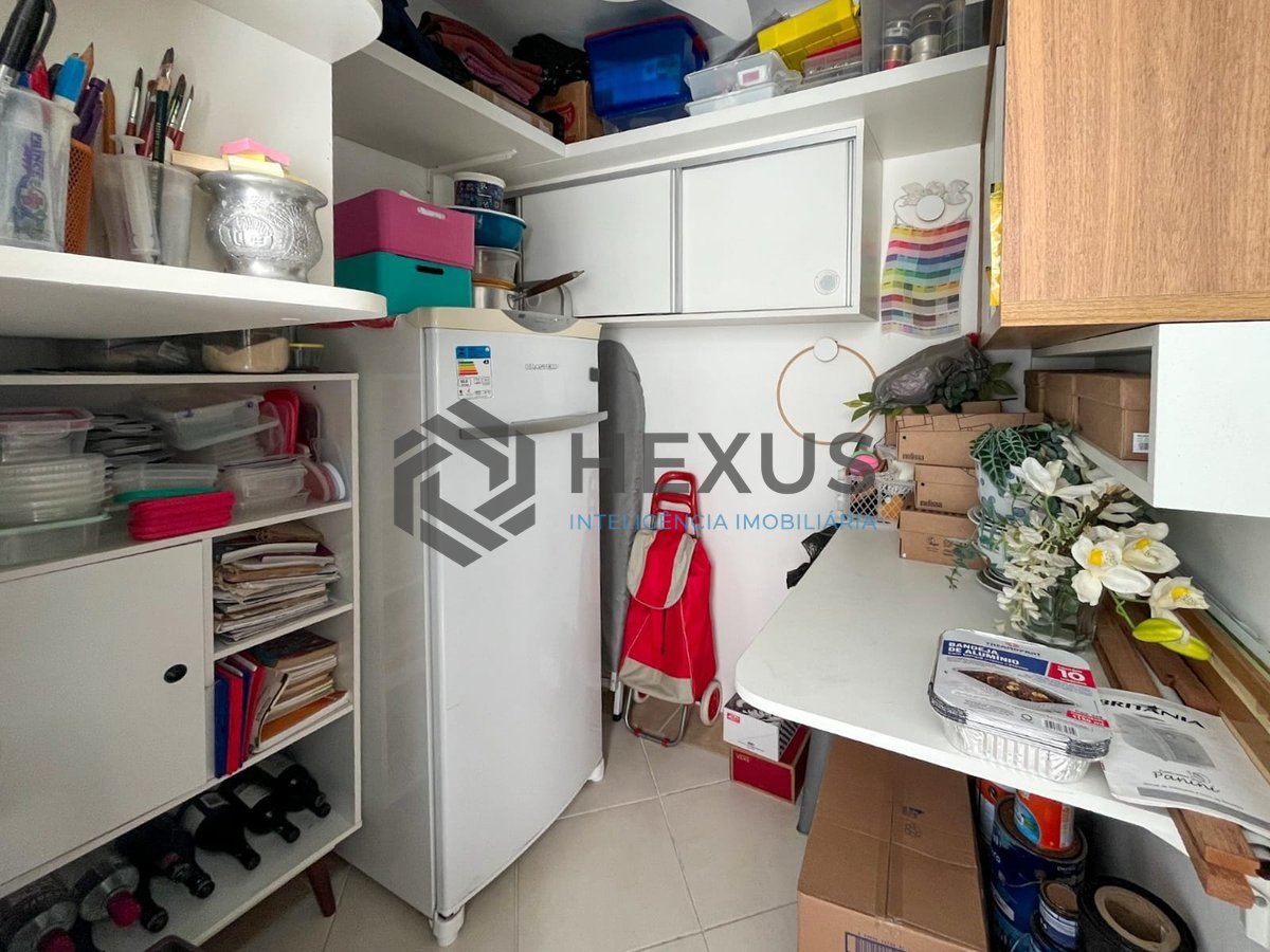 Foto 14 de Apartamento com varanda e lazer a uma quadra da Praia das Pitangueiras, Guaruja