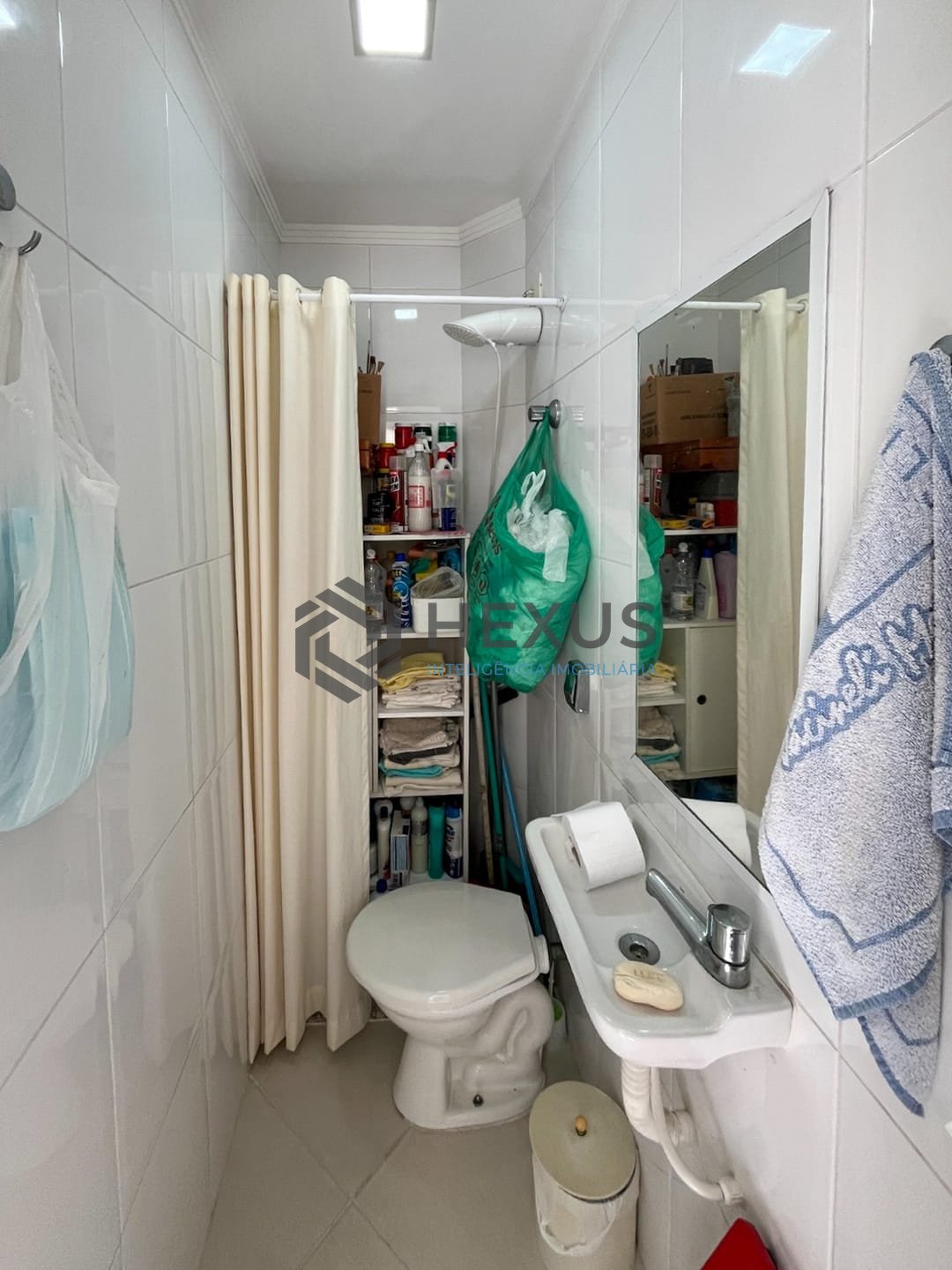 Foto 15 de Apartamento com varanda e lazer a uma quadra da Praia das Pitangueiras, Guaruja