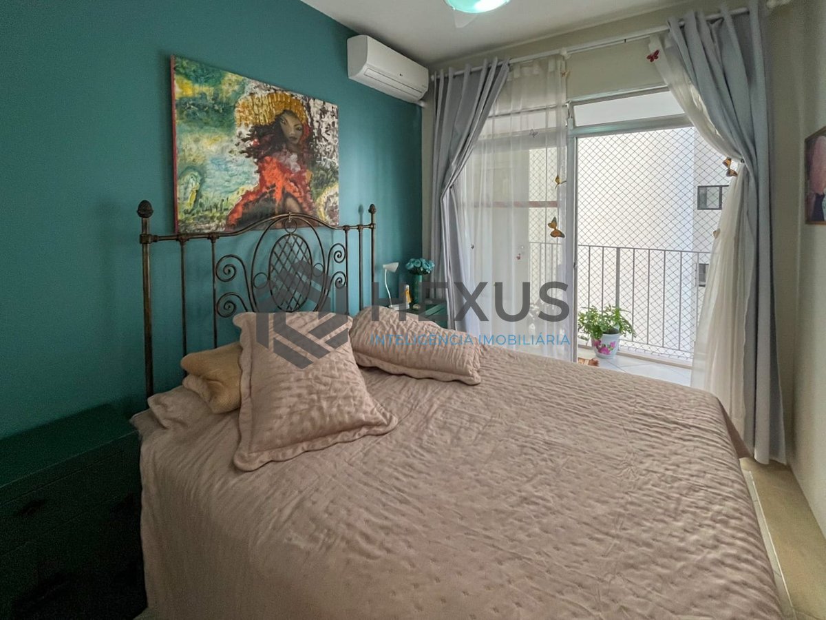 Foto 16 de Apartamento com varanda e lazer a uma quadra da Praia das Pitangueiras, Guaruja