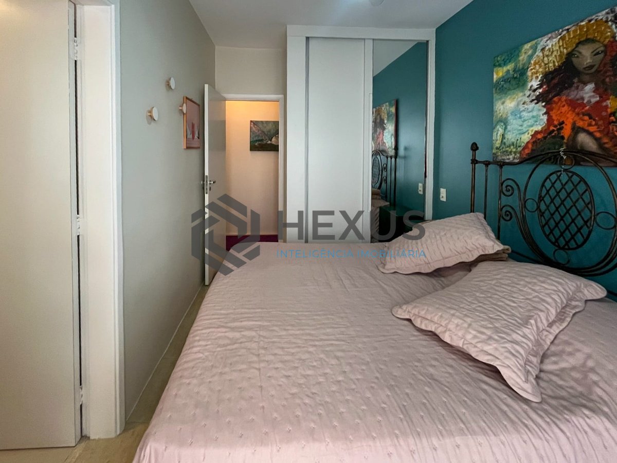 Foto 17 de Apartamento com varanda e lazer a uma quadra da Praia das Pitangueiras, Guaruja