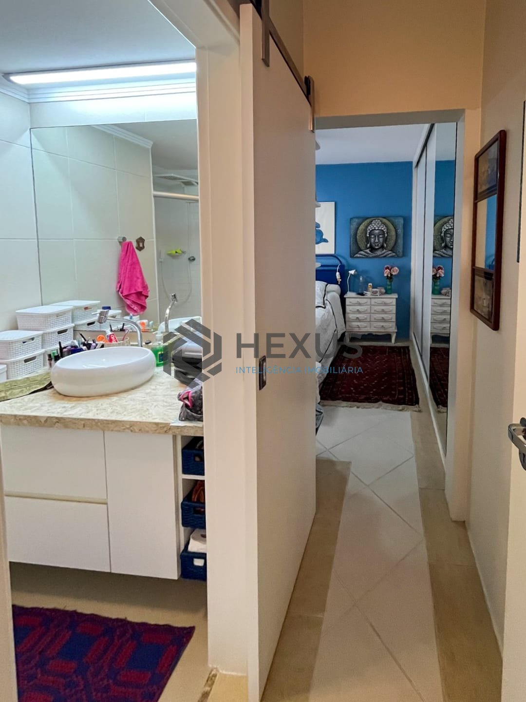 Foto 19 de Apartamento com varanda e lazer a uma quadra da Praia das Pitangueiras, Guaruja