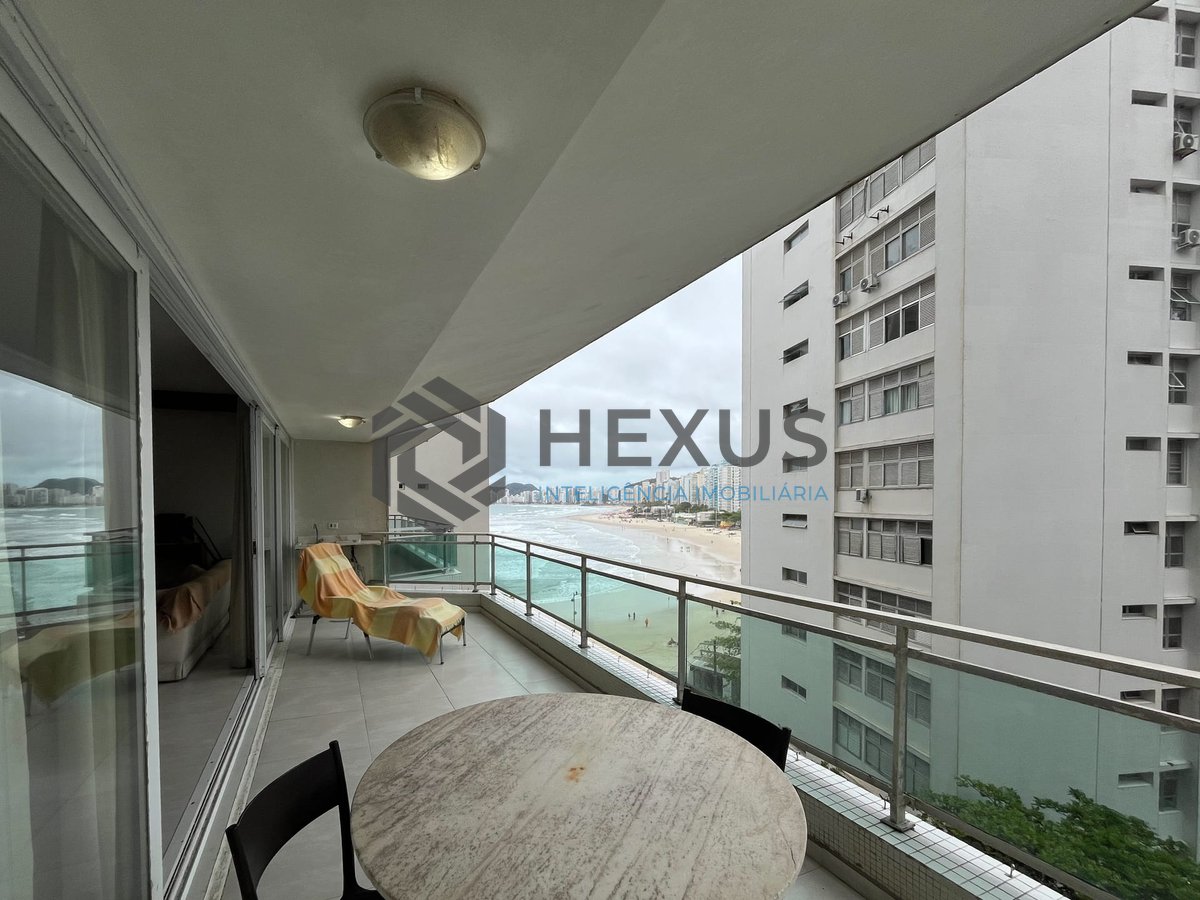 Foto 14 de Apartamento reformado com varanda e vista mar na quadra mar da Praia das Pitangueiras, Guaruja