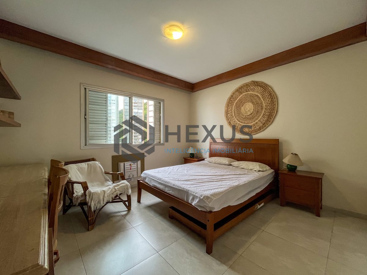 Foto 18 de Apartamento reformado com varanda e vista mar na quadra mar da Praia das Pitangueiras, Guaruja