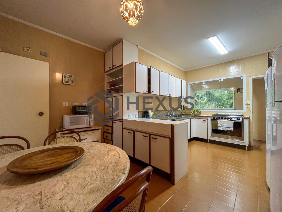 Foto 32 de Apartamento reformado com varanda e vista mar na quadra mar da Praia das Pitangueiras, Guaruja