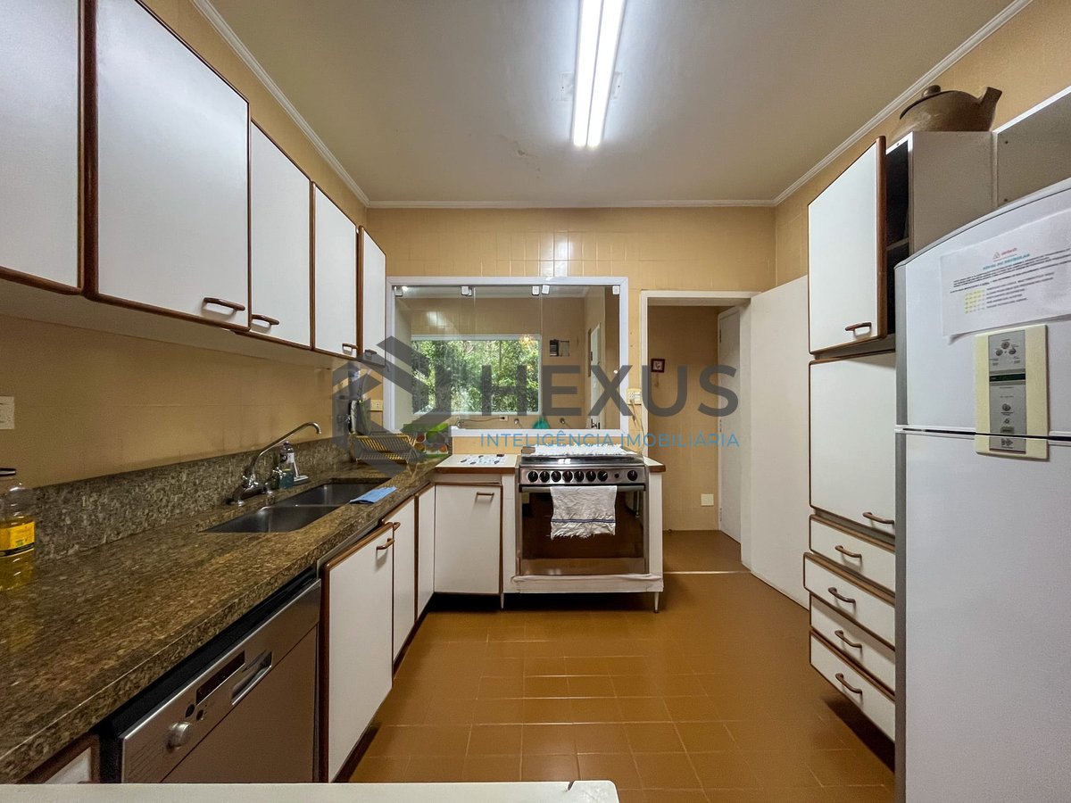 Foto 34 de Apartamento reformado com varanda e vista mar na quadra mar da Praia das Pitangueiras, Guaruja