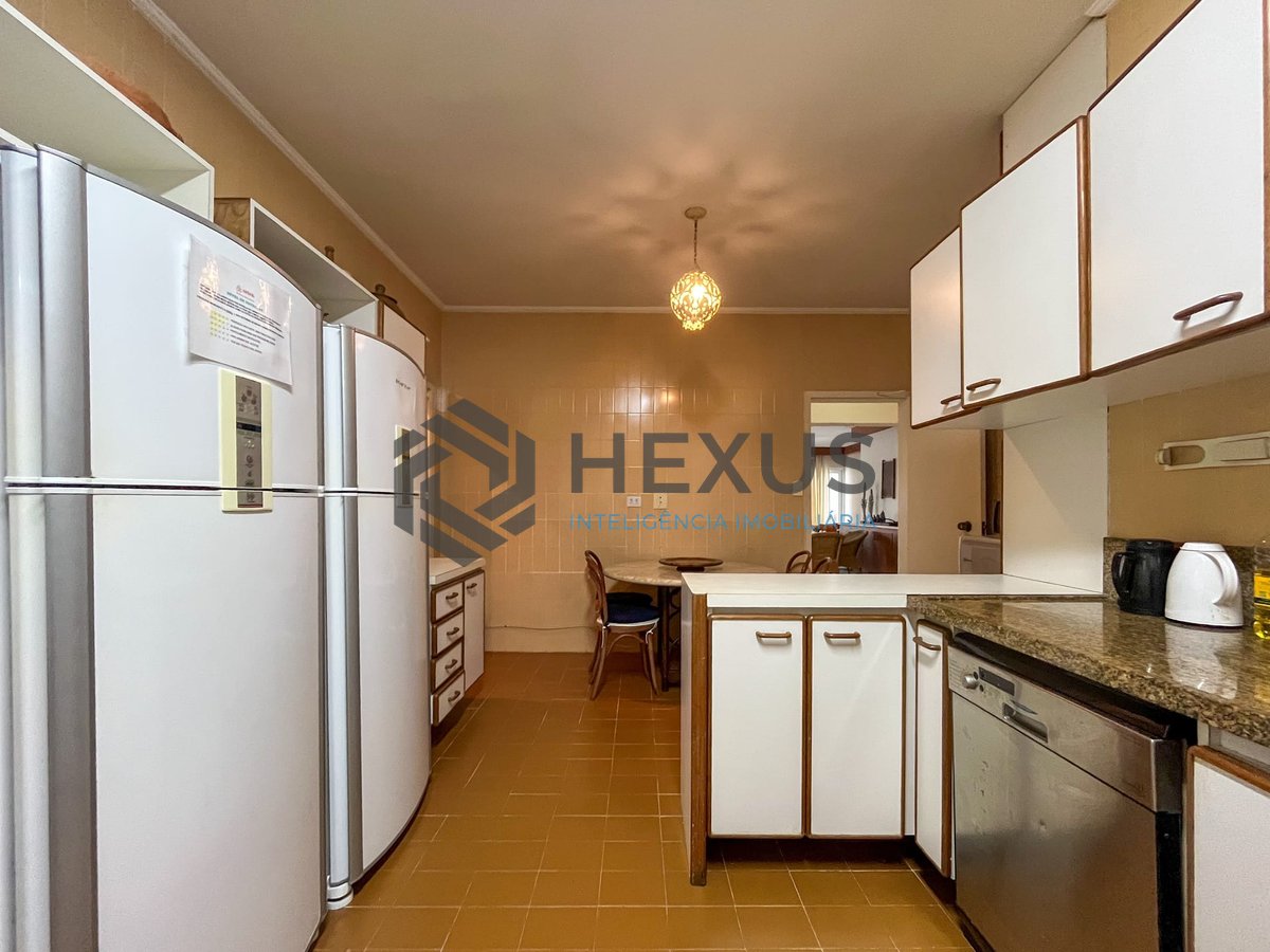 Foto 36 de Apartamento reformado com varanda e vista mar na quadra mar da Praia das Pitangueiras, Guaruja