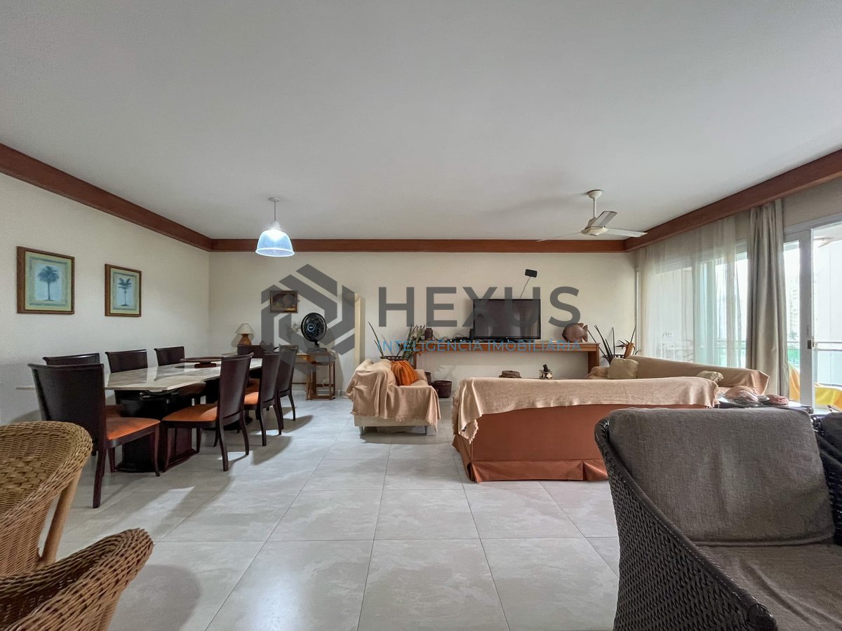 Foto 9 de Apartamento reformado com varanda e vista mar na quadra mar da Praia das Pitangueiras, Guaruja