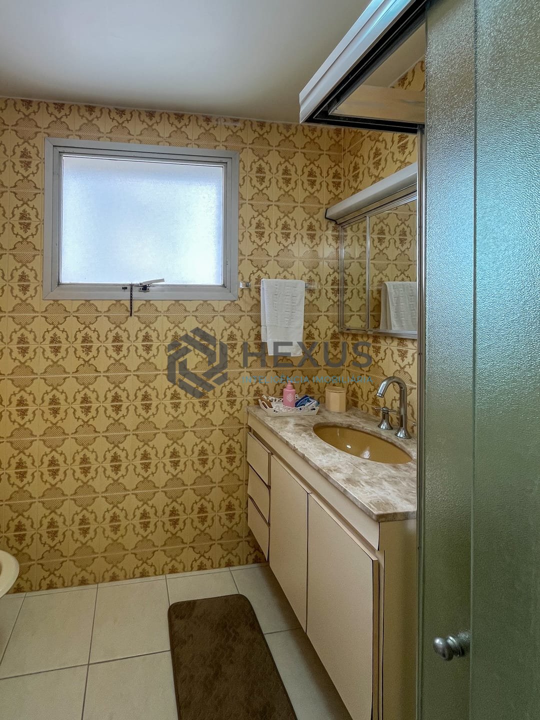 Foto 21 de Apartamento com varanda, vista mar e lazer na quadra-mar da Praia das Pitangueiras, Guaruja