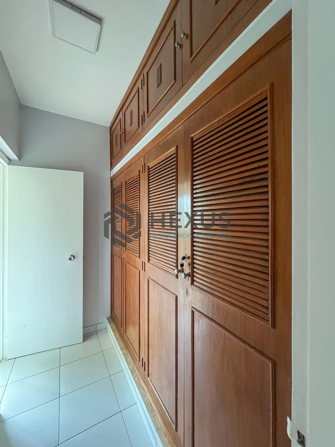 Foto 31 de Apartamento com varanda, vista mar e lazer na quadra-mar da Praia das Pitangueiras, Guaruja