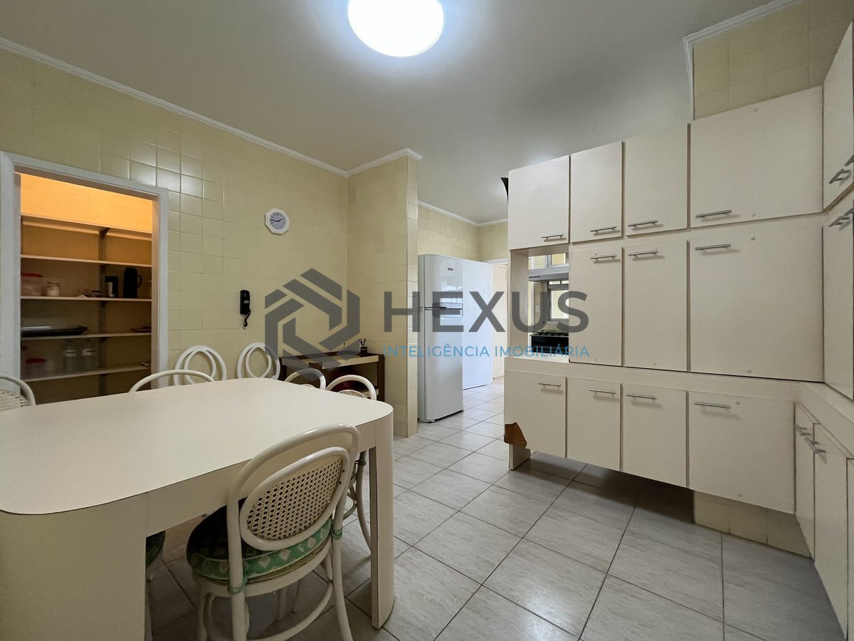 Foto 32 de Apartamento com varanda, vista mar e lazer na quadra-mar da Praia das Pitangueiras, Guaruja