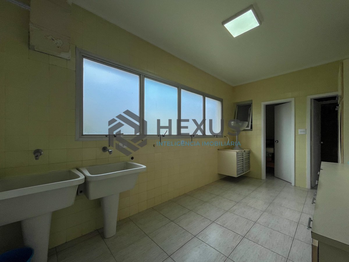 Foto 39 de Apartamento com varanda, vista mar e lazer na quadra-mar da Praia das Pitangueiras, Guaruja