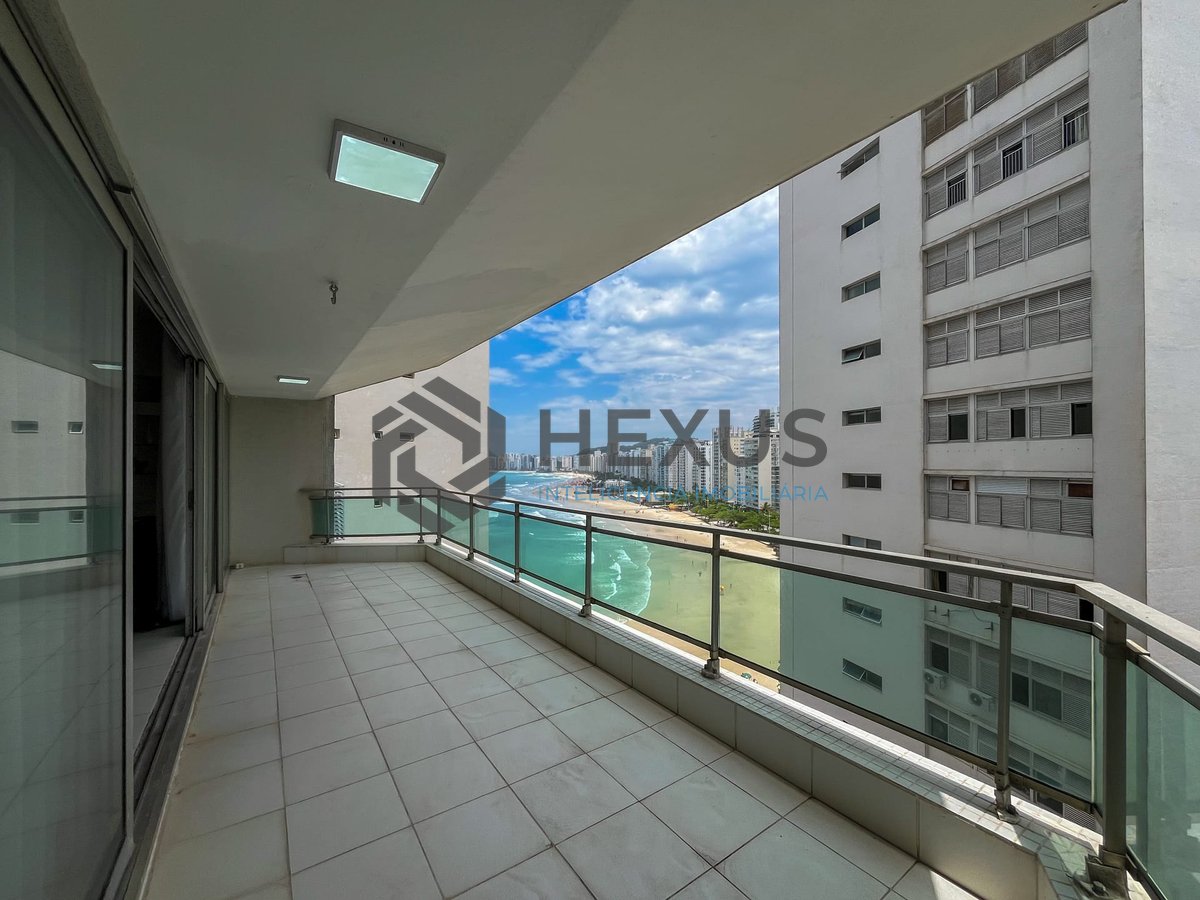 Foto 10 de Apartamento com varanda, vista mar e lazer na quadra-mar da Praia das Pitangueiras, Guaruja