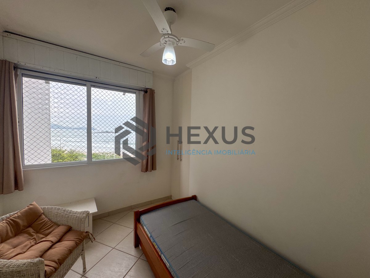 Foto 9 de Apartamento frente mar com varanda e lazer na Praia das Pitangueiras, Guarujá