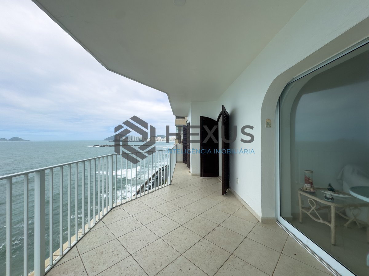 Foto 2 de Apartamento frente mar com varanda e vista mar na Praia das Pitangueiras, Guaruja