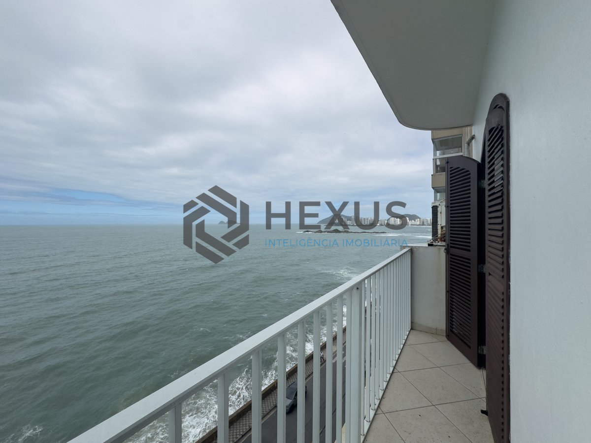 Foto 13 de Apartamento frente mar com varanda e vista mar na Praia das Pitangueiras, Guaruja