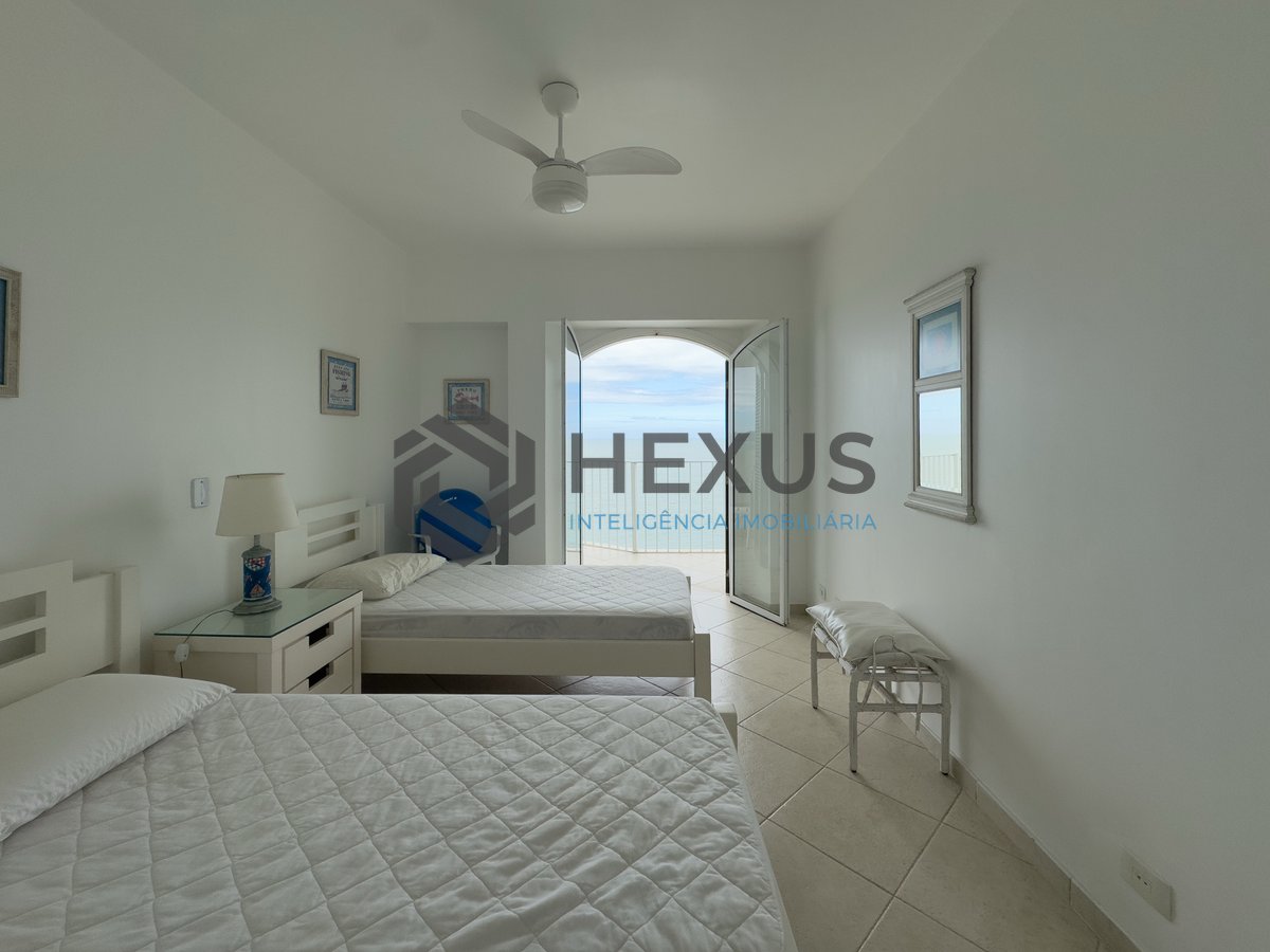 Foto 15 de Apartamento frente mar com varanda e vista mar na Praia das Pitangueiras, Guaruja