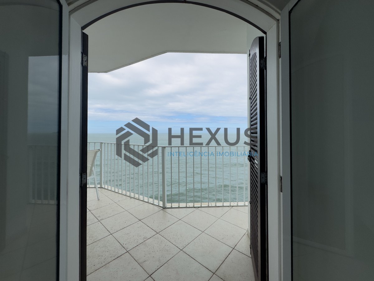 Foto 17 de Apartamento frente mar com varanda e vista mar na Praia das Pitangueiras, Guaruja