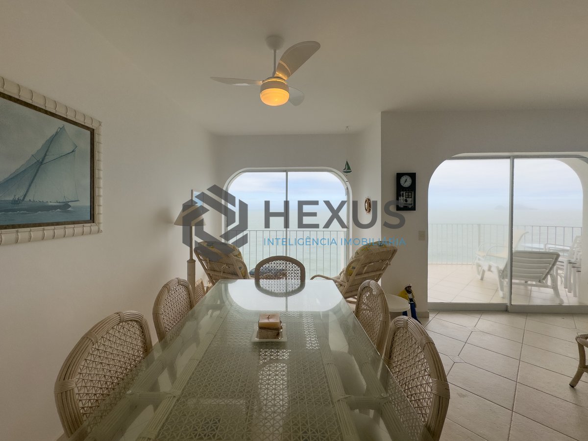 Foto 5 de Apartamento frente mar com varanda e vista mar na Praia das Pitangueiras, Guaruja