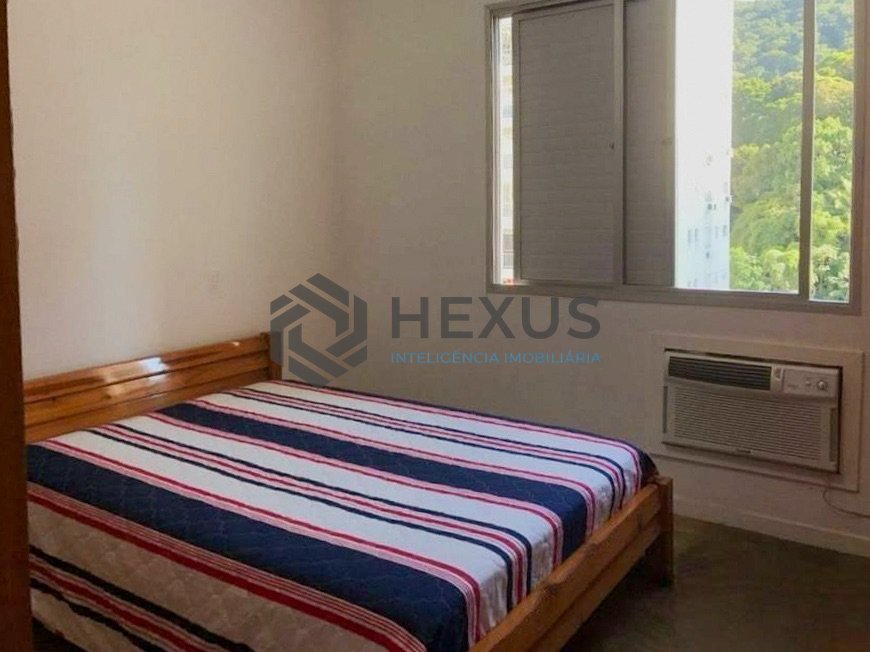 Foto 3 de Apartamento com varanda e lazer a duas quadras da Praia das Pitangueiras, Guaruja