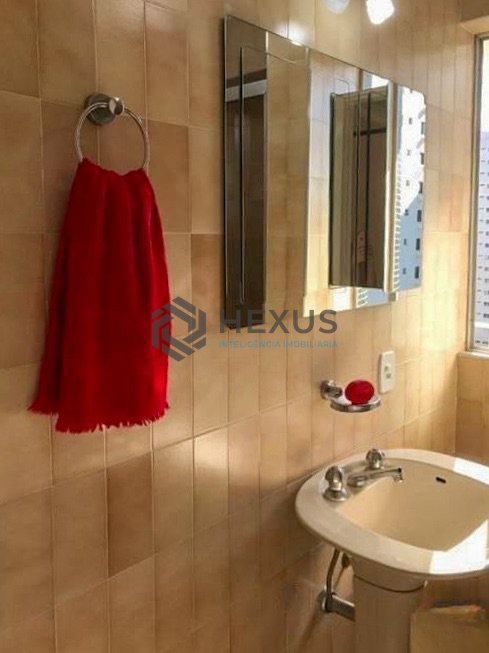 Foto 4 de Apartamento com varanda e lazer a duas quadras da Praia das Pitangueiras, Guaruja