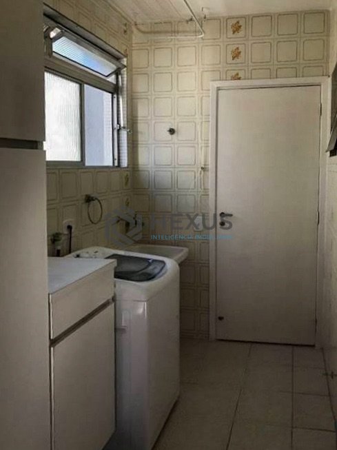Foto 7 de Apartamento com varanda e lazer a duas quadras da Praia das Pitangueiras, Guaruja