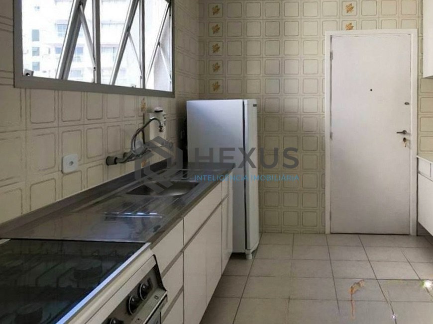 Foto 8 de Apartamento com varanda e lazer a duas quadras da Praia das Pitangueiras, Guaruja