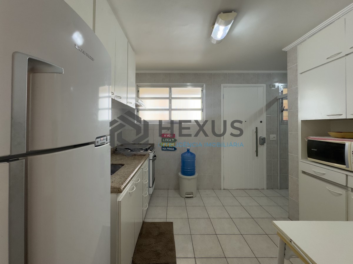Foto 16 de Apartamento com varanda e vista mar na quadra-mar da Praia das Pitangueiras, Guaruja