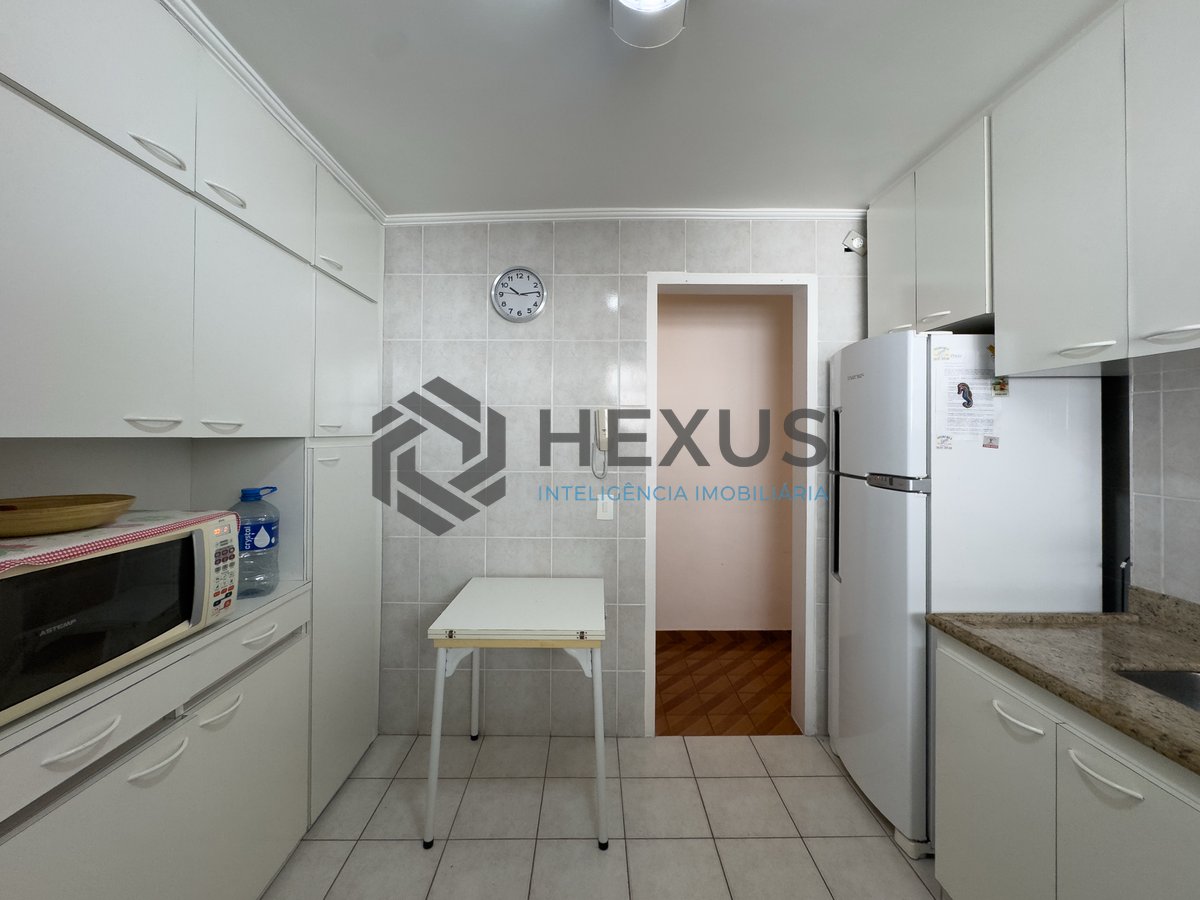 Foto 18 de Apartamento com varanda e vista mar na quadra-mar da Praia das Pitangueiras, Guaruja