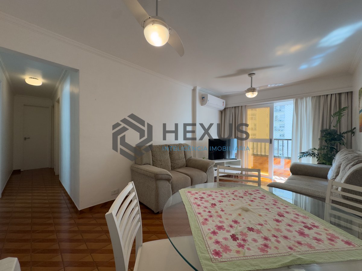 Foto 4 de Apartamento com varanda e vista mar na quadra-mar da Praia das Pitangueiras, Guaruja