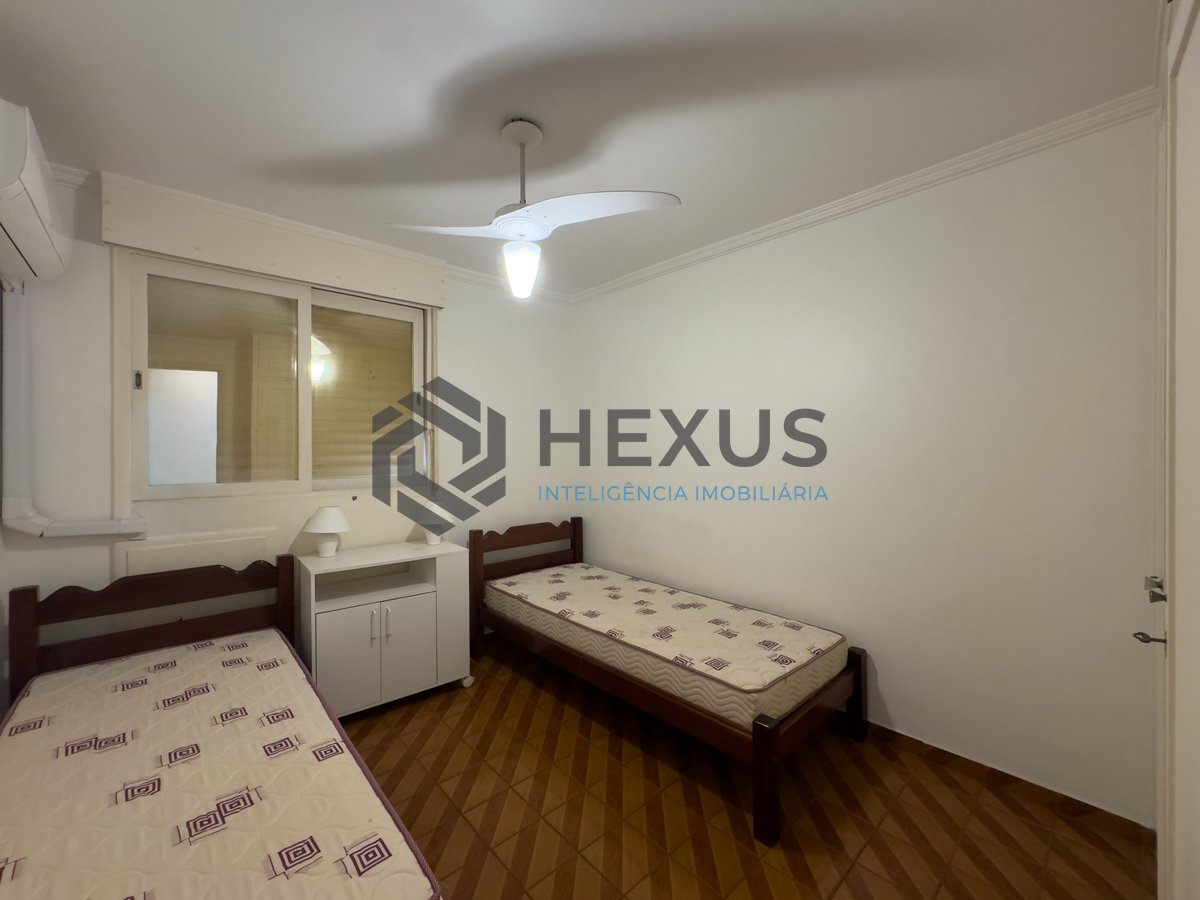 Foto 9 de Apartamento com varanda e vista mar na quadra-mar da Praia das Pitangueiras, Guaruja