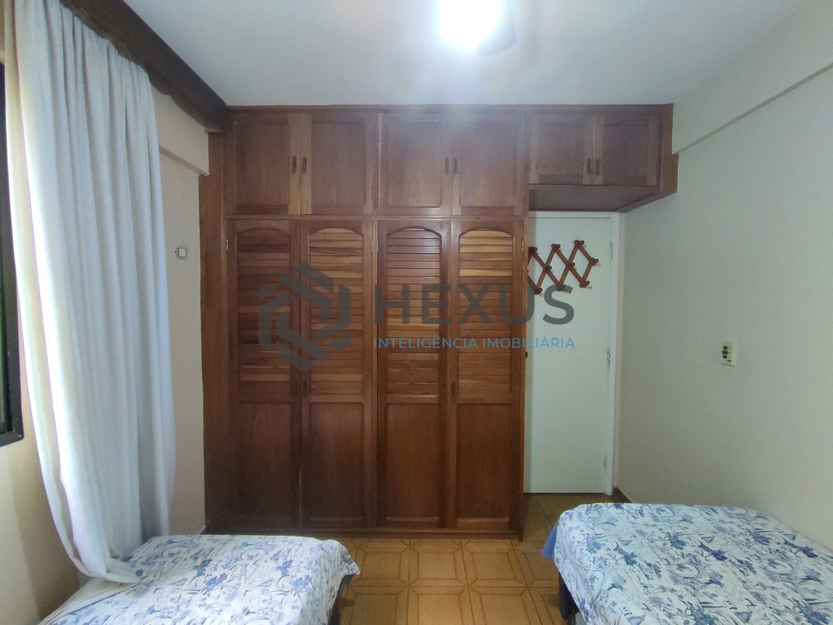 Foto 11 de Apartamento frente rua com varanda e vista livre na Praia da Enseada, Guaruja