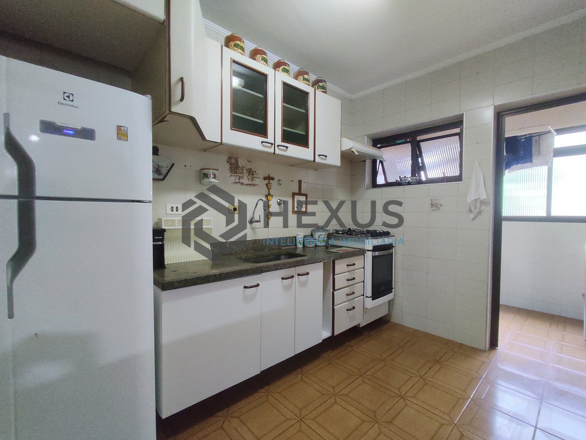 Foto 16 de Apartamento frente rua com varanda e vista livre na Praia da Enseada, Guaruja