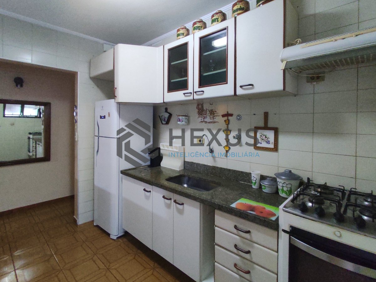 Foto 20 de Apartamento frente rua com varanda e vista livre na Praia da Enseada, Guaruja